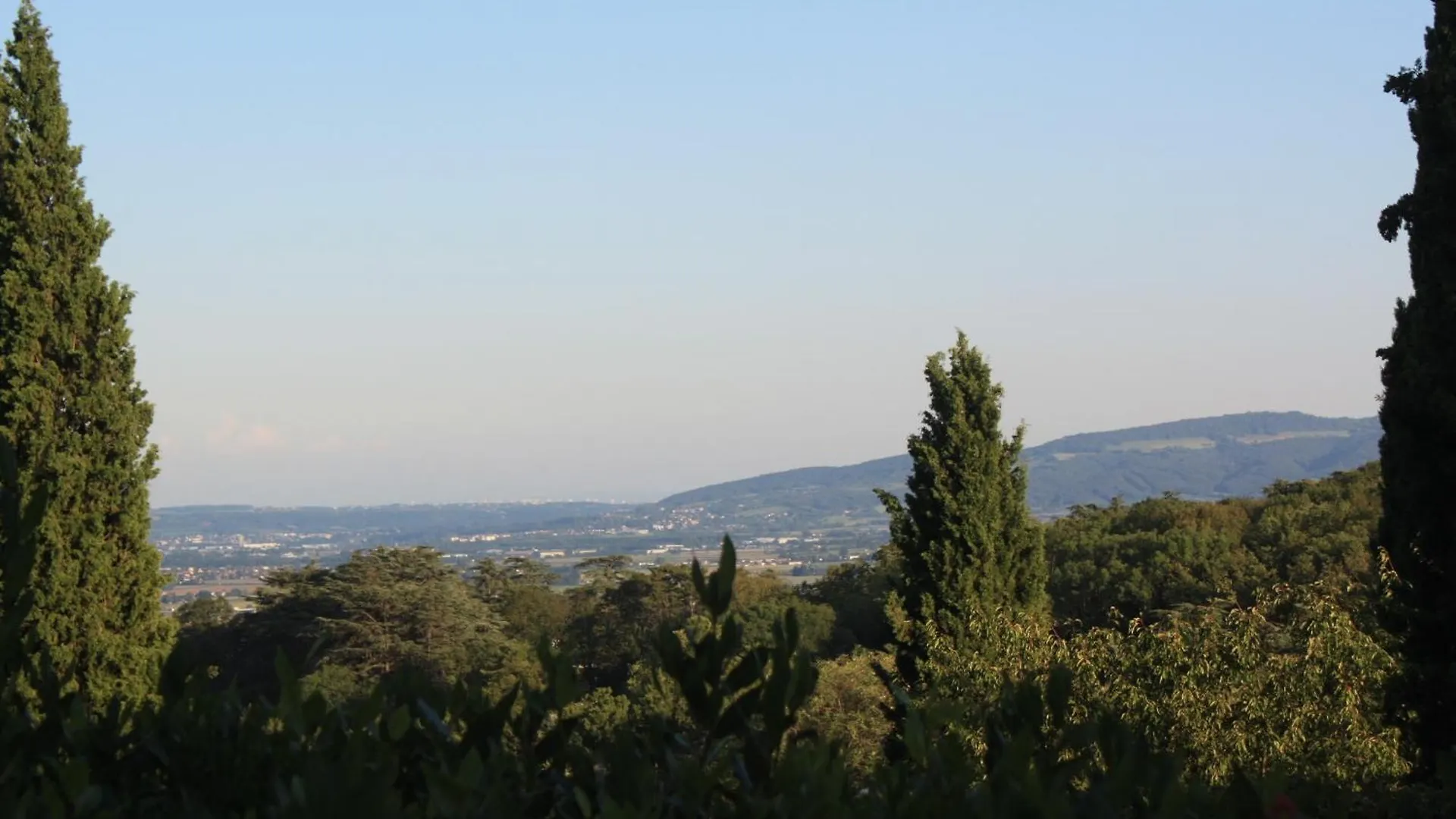 Domaine De Montclair Bed & Breakfast Pommiers  Pommiers (Rhone)