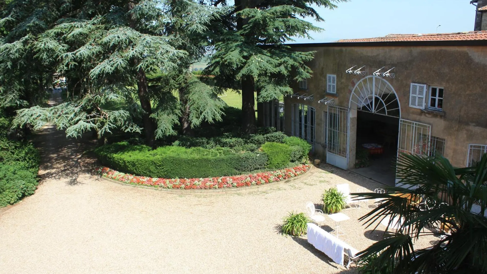 Domaine De Montclair Bed & Breakfast Pommiers  0*, Pommiers (Rhone)