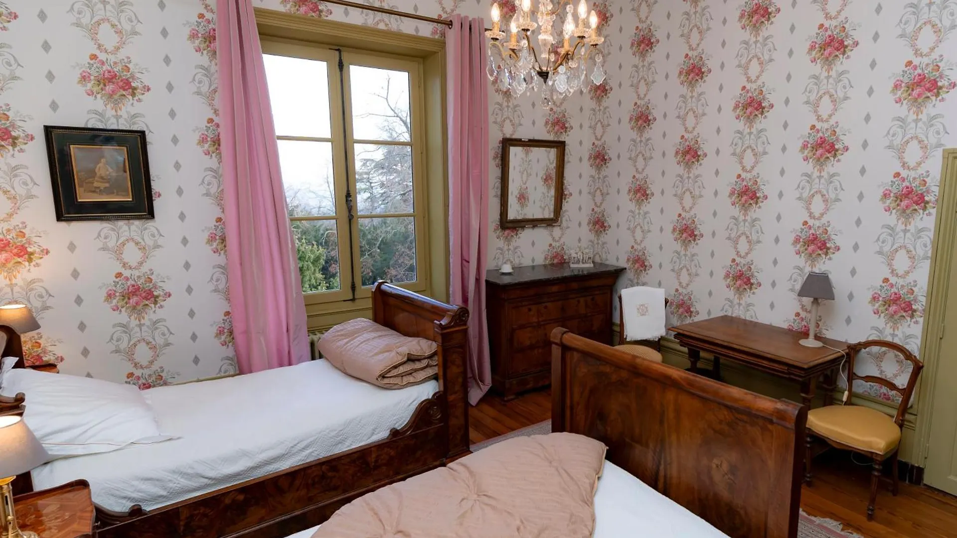 Domaine De Montclair Bed & Breakfast Pommiers  Pommiers (Rhone)