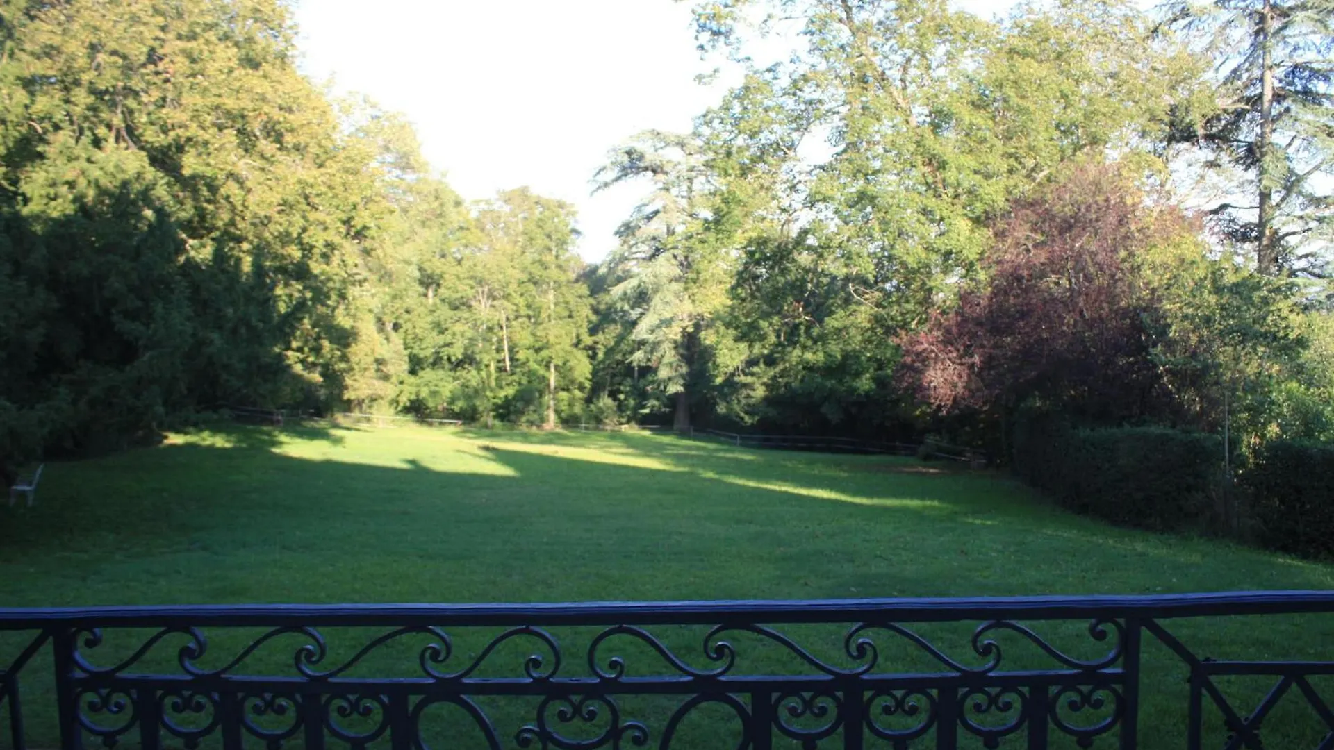 Domaine De Montclair Bed & Breakfast Pommiers  France