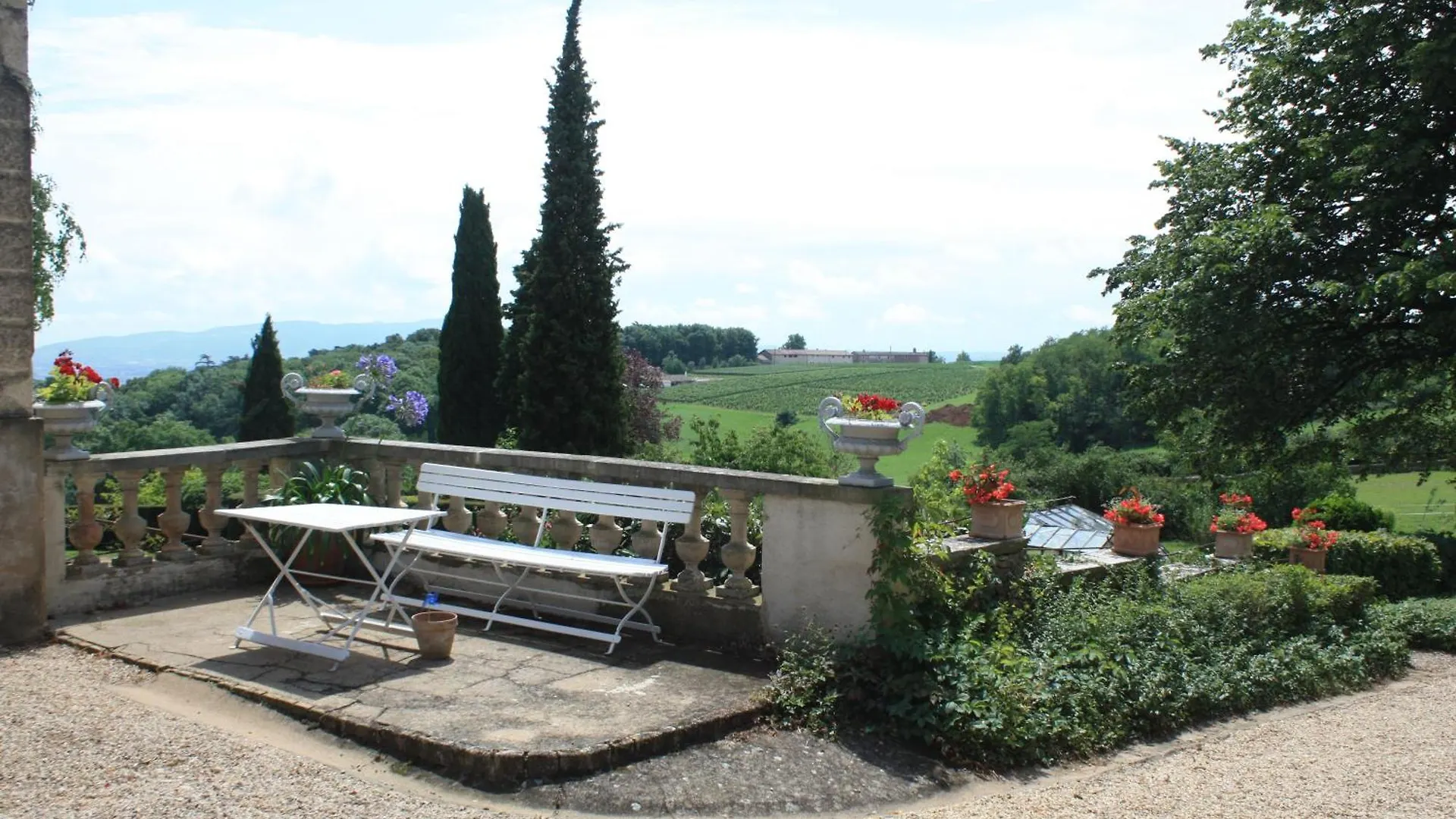 Domaine De Montclair Bed & Breakfast Pommiers  0*, Pommiers (Rhone) France