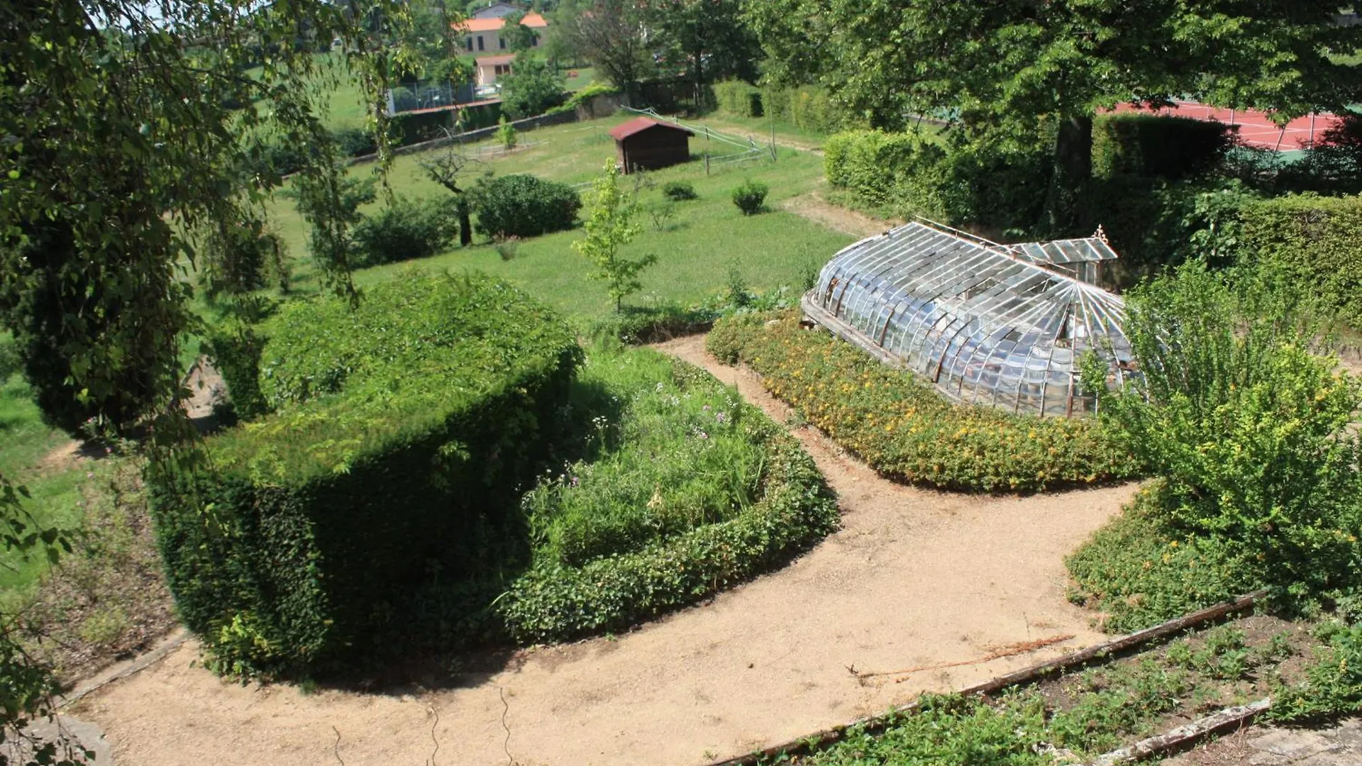 Domaine De Montclair Bed & Breakfast Pommiers  France